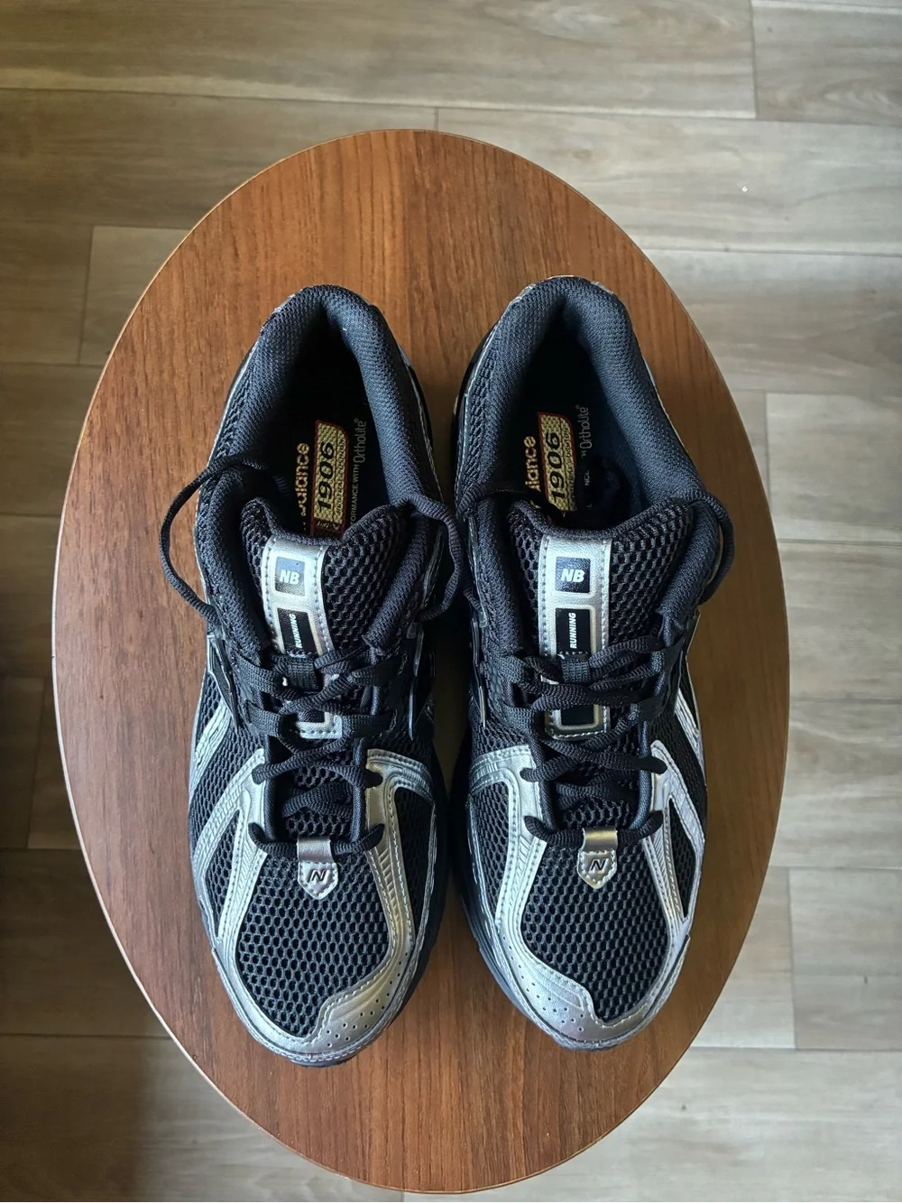New Balance Men's Black and Silver Athletic Sneakers Size 8.5